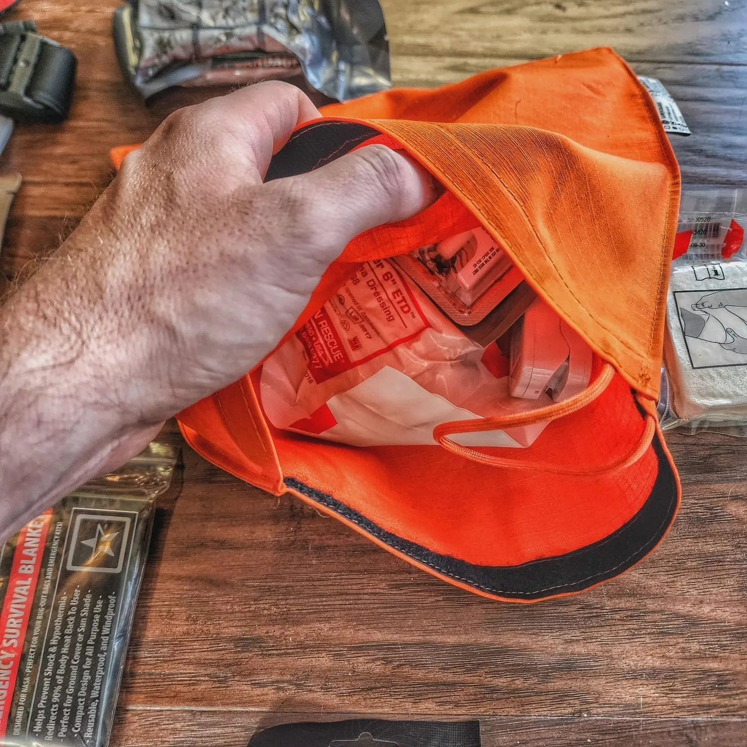 EDC Hank - Pocket Dump Storage Compartment Handkerchief