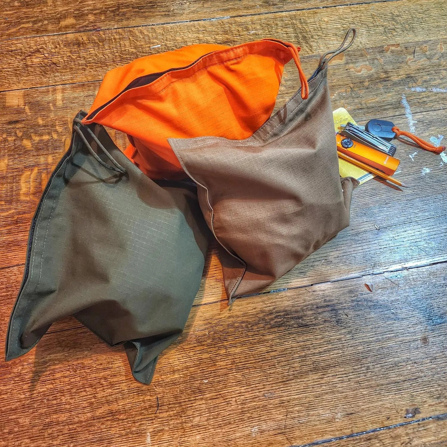 EDC Hank - Pocket Dump Storage Compartment Handkerchief