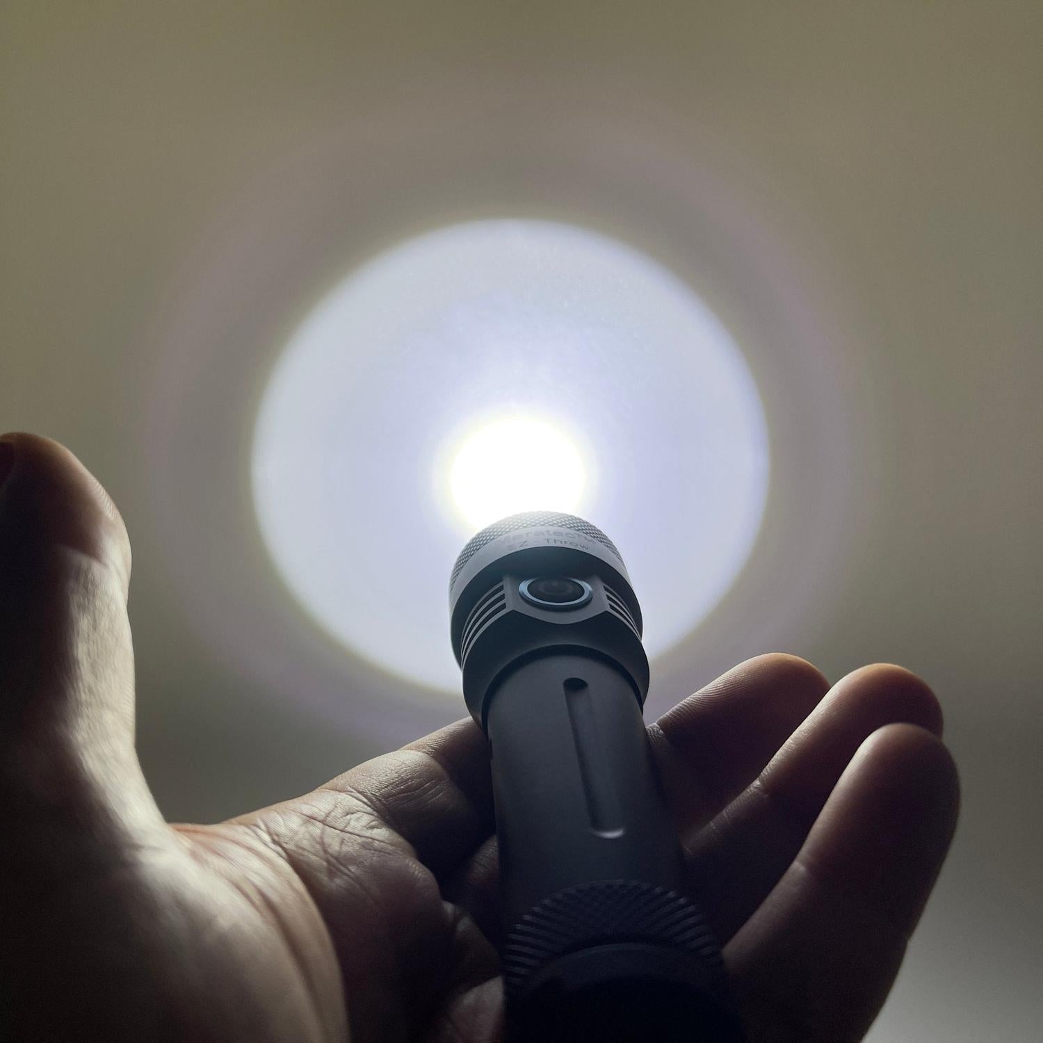 EZ - Throw 18650 / 21700 Flashlight w/build in charger