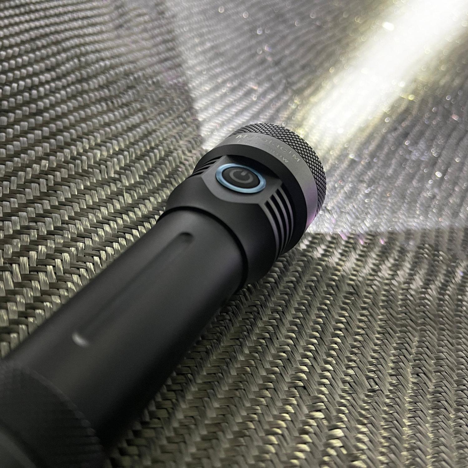 EZ - Throw 18650 / 21700 Flashlight w/build in charger