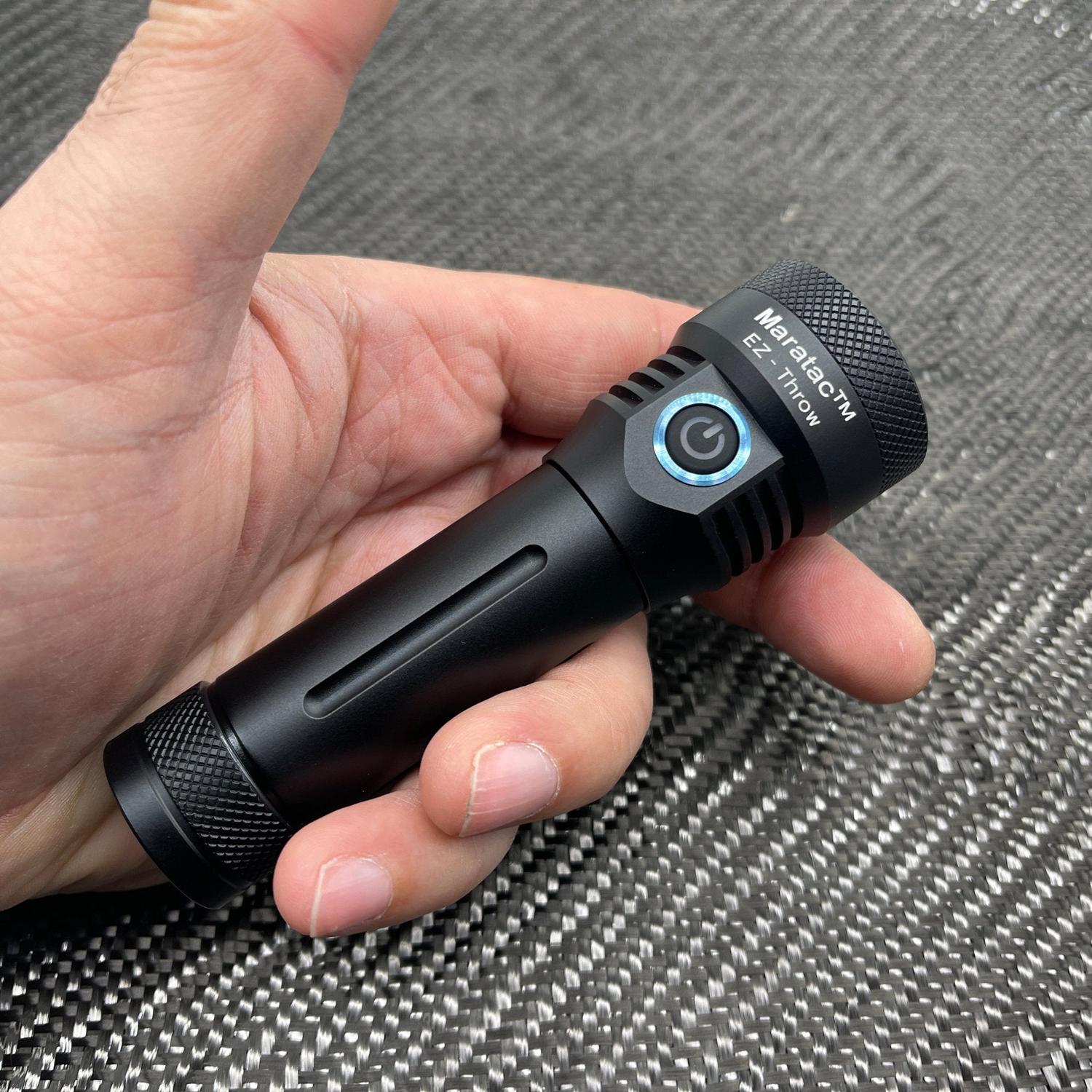 EZ - Throw 18650 / 21700 Flashlight w/build in charger