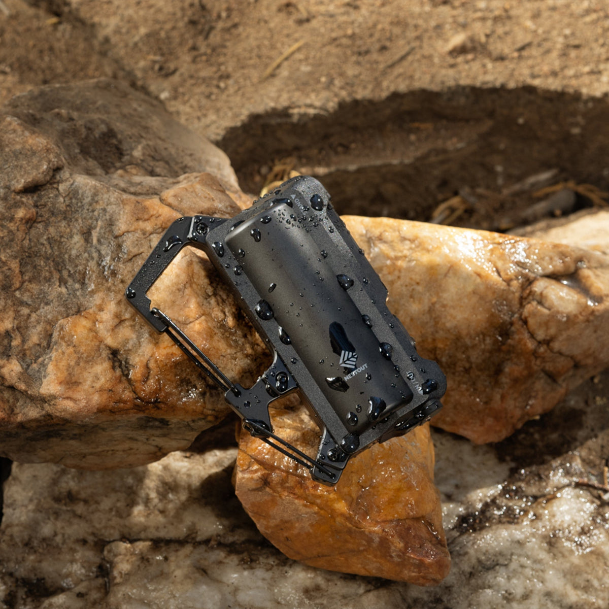 Carabiner Battery IP44 water resistance