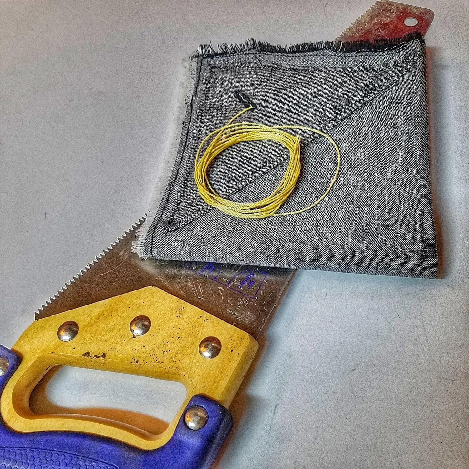 Saw Shemagh: Multi-Use with Built-In Survival Tools
