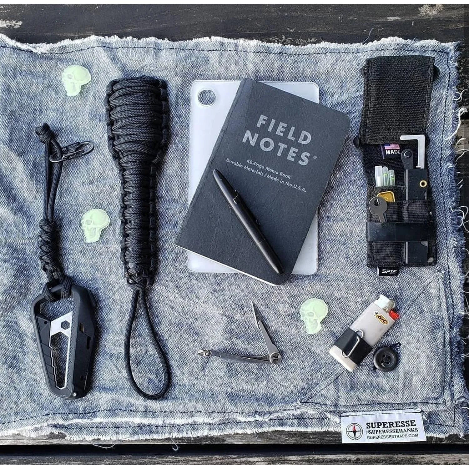 Saw Shemagh: Multi-Use with Built-In Survival Tools