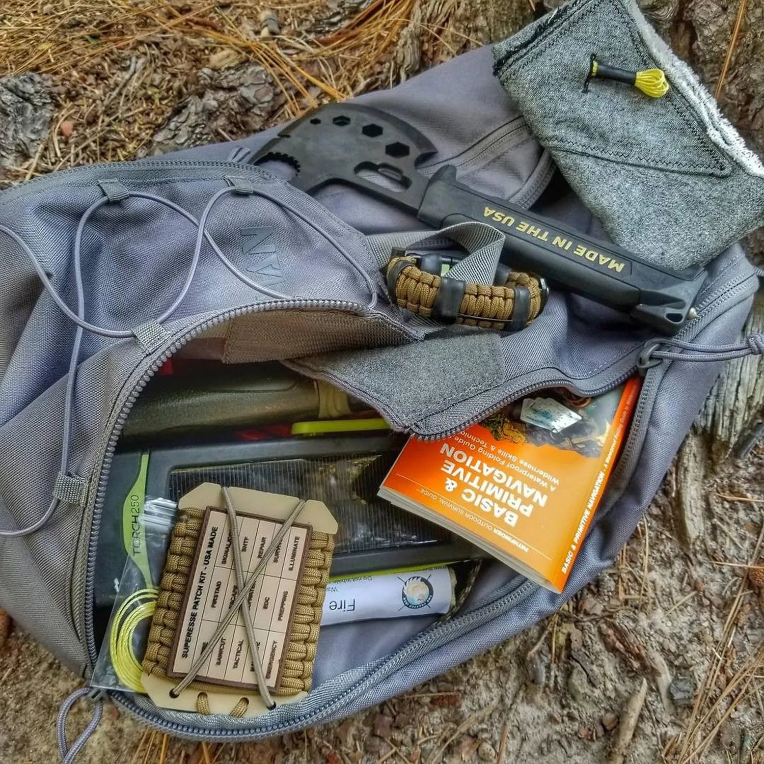 Saw Shemagh: Multi-Use with Built-In Survival Tools