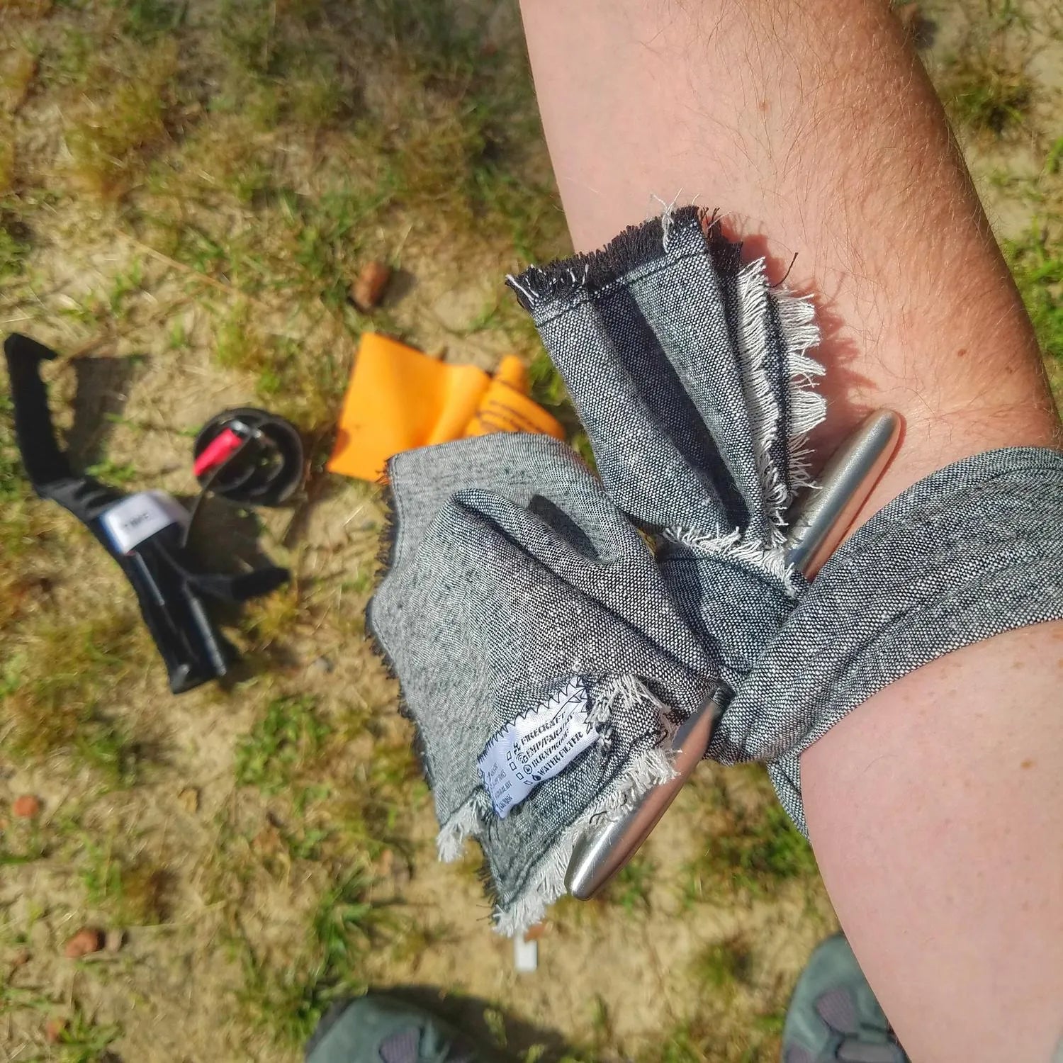 Saw Shemagh: Multi-Use with Built-In Survival Tools