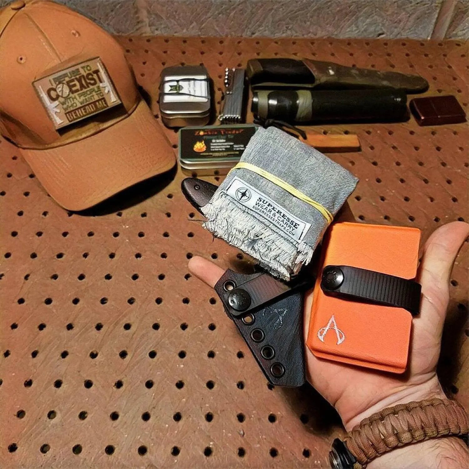 Saw Shemagh: Multi-Use with Built-In Survival Tools
