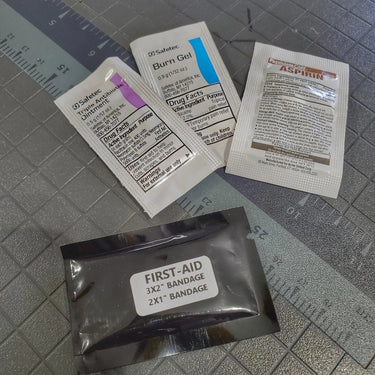Superesse Straps First Aid Patch Kit – Compact Minor Injury “Boo Boo” Survival Patch