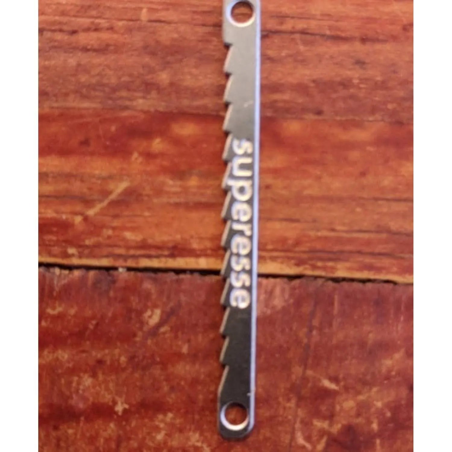 Superesse Straps Saw Shim Tool – Handcuff & Restraint Escape Tool (2 Pack)