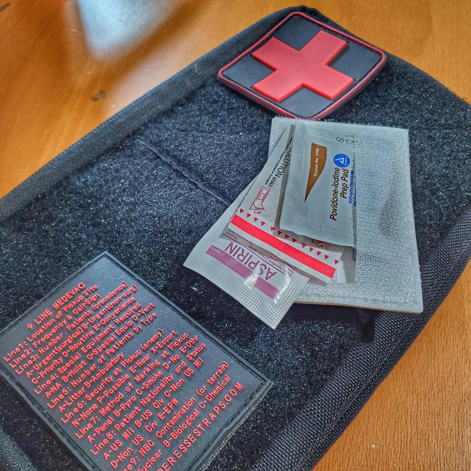 Superesse Straps Stop Bleed & CPR Storage Pocket Patch – First Aid Quick Reference