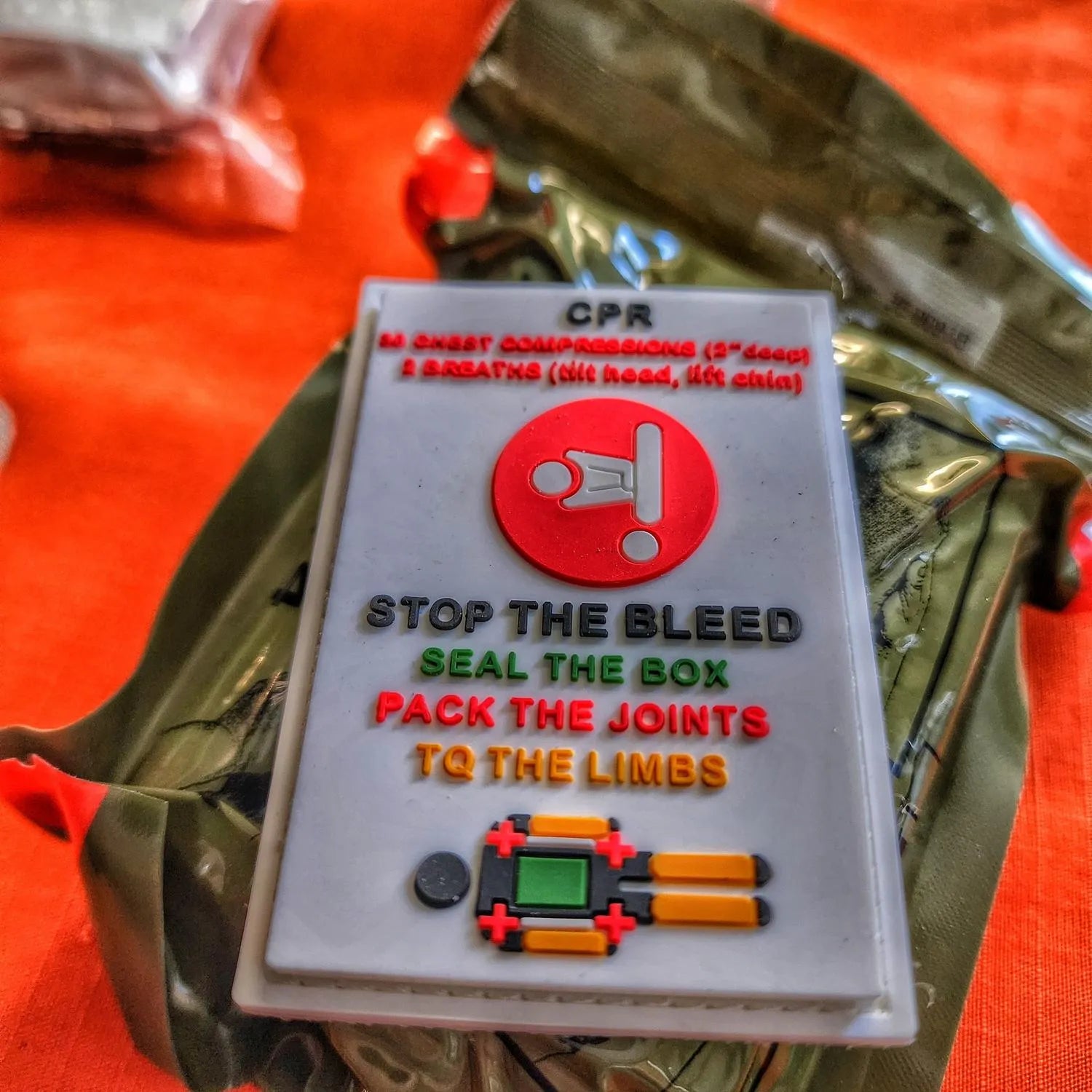 Superesse Straps Stop Bleed & CPR Storage Pocket Patch – First Aid Quick Reference