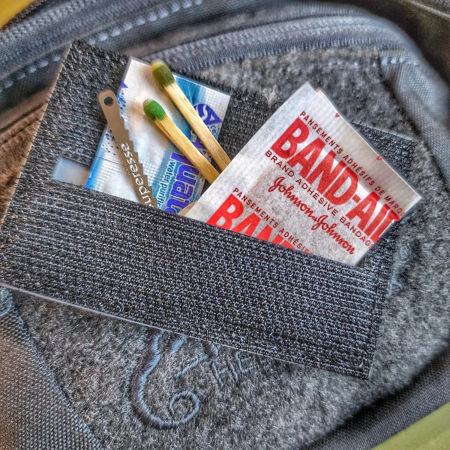 Superesse Straps Storage Pocket Patch – Survival Signals & Markings Reference