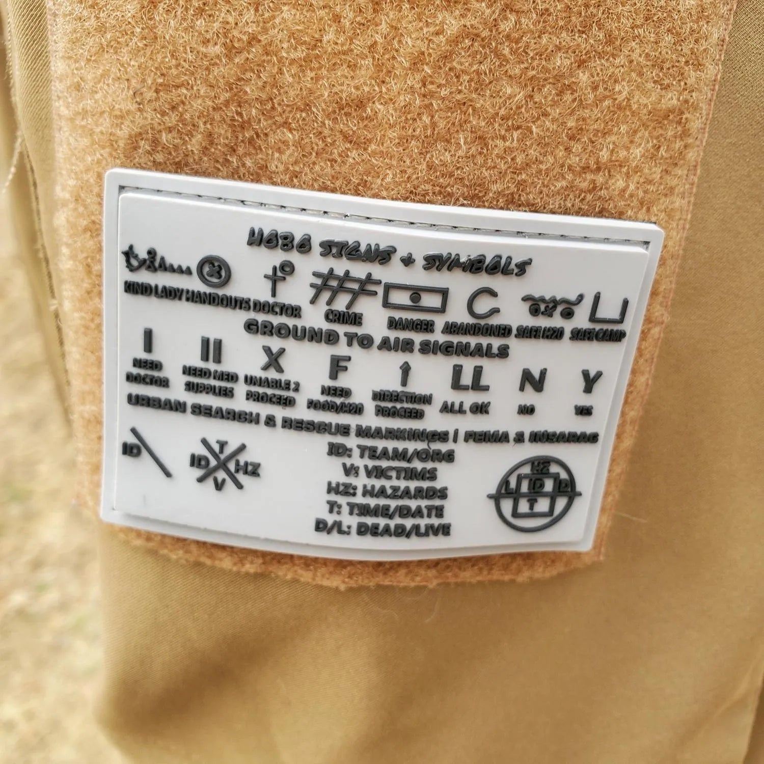 Superesse Straps Storage Pocket Patch – Survival Signals & Markings Reference