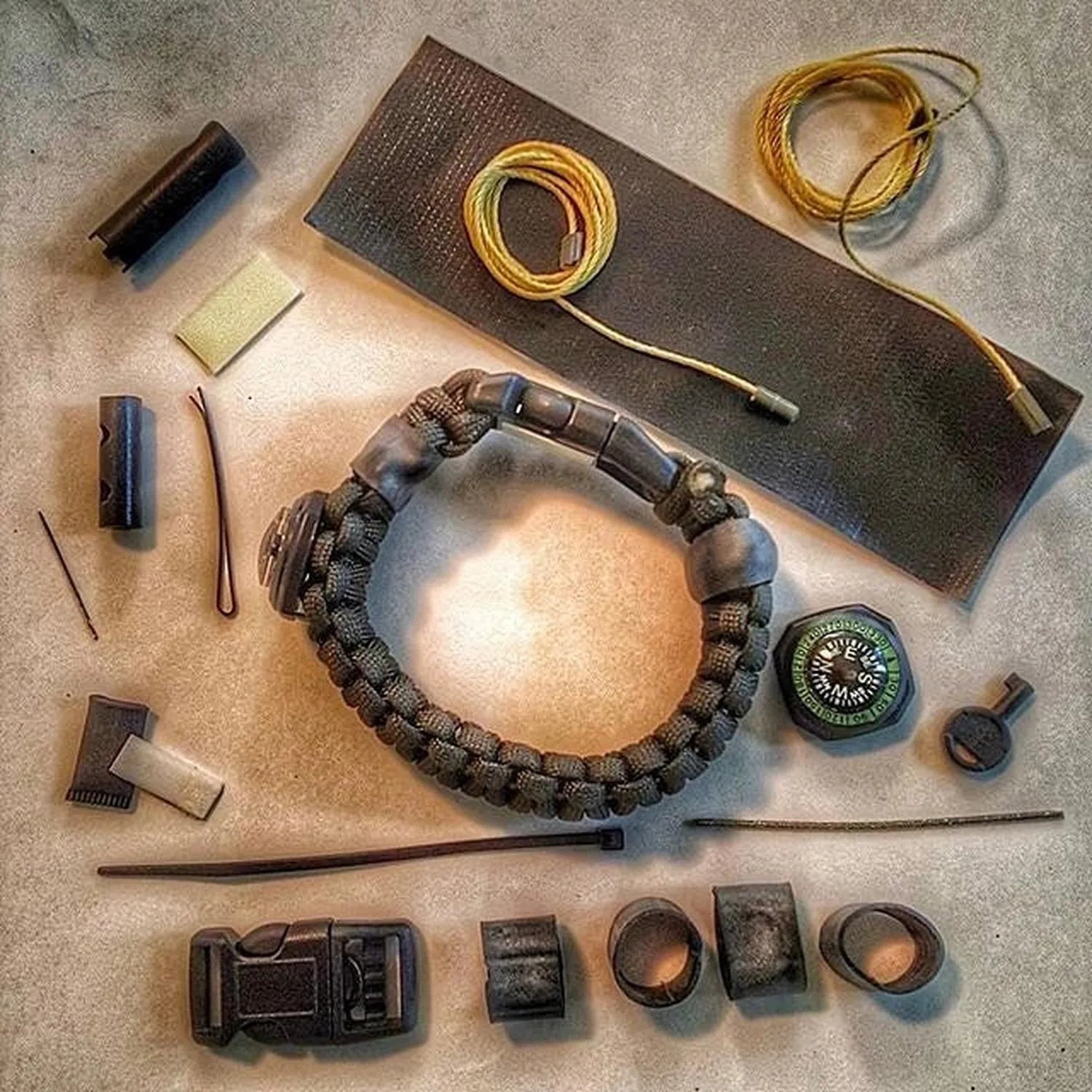 The Escape Evade Pathfinder - SERE Paracord Strap